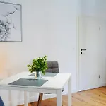 Altstadt Duo - 6 Personen- 2 Baeder- Parkplatz- Waschmaschine *